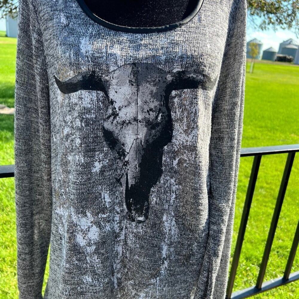 ROCK & REPUBLIC, BULL SKULL Lightweight Sweater, women's size M